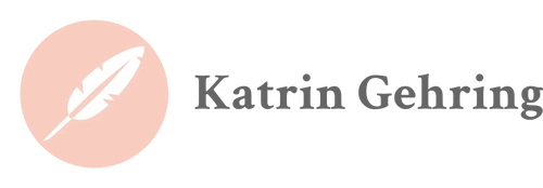 Logo Katrin Gehring, Weiße Feder zum Schreiben vor lachsfarbenem Hintergrund mit Name